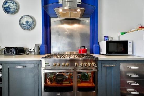 Quirky 4 Bedroom Apartment With Terrace Cardiff Exterior foto