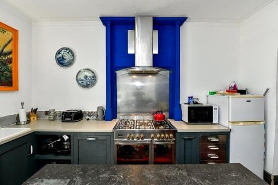 Quirky 4 Bedroom Apartment With Terrace Cardiff Exterior foto