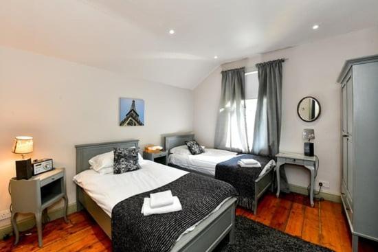 Quirky 4 Bedroom Apartment With Terrace Cardiff Exterior foto