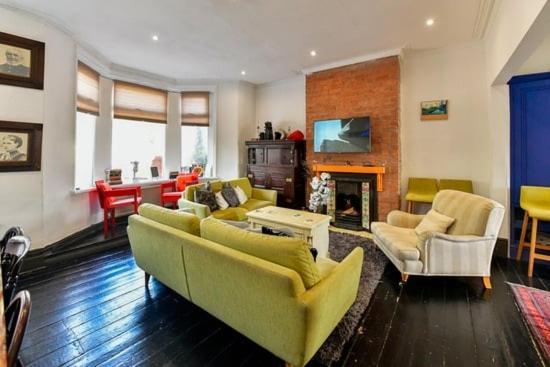 Quirky 4 Bedroom Apartment With Terrace Cardiff Exterior foto