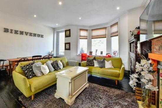 Quirky 4 Bedroom Apartment With Terrace Cardiff Exterior foto